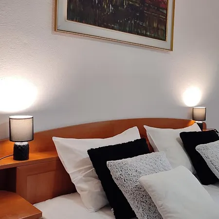 Deluxe Pervan * Split